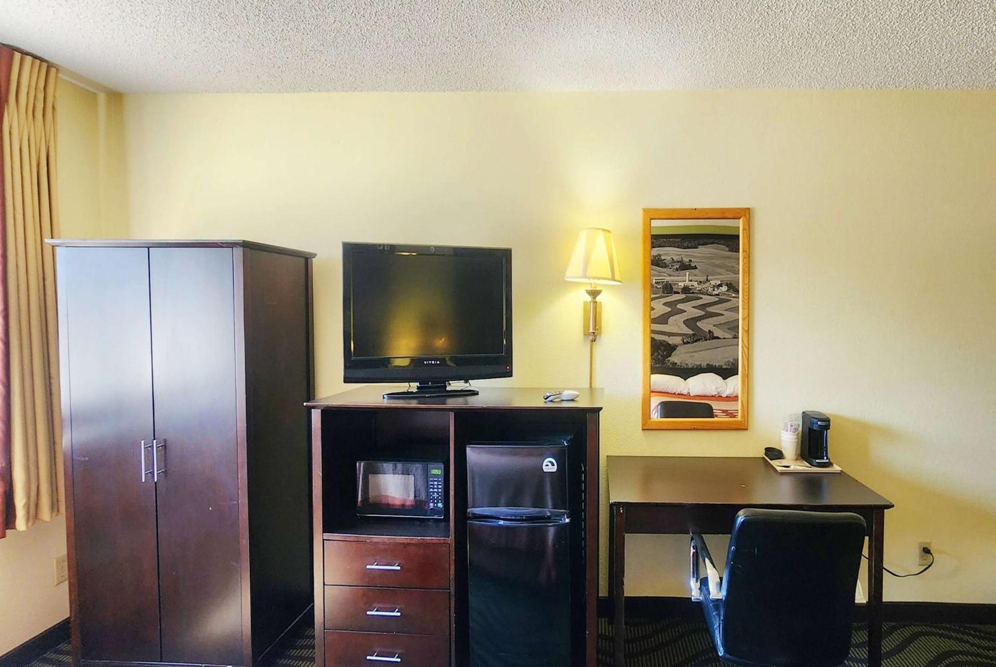 Hotel Super 8 By Wyndham Newton Extérieur photo