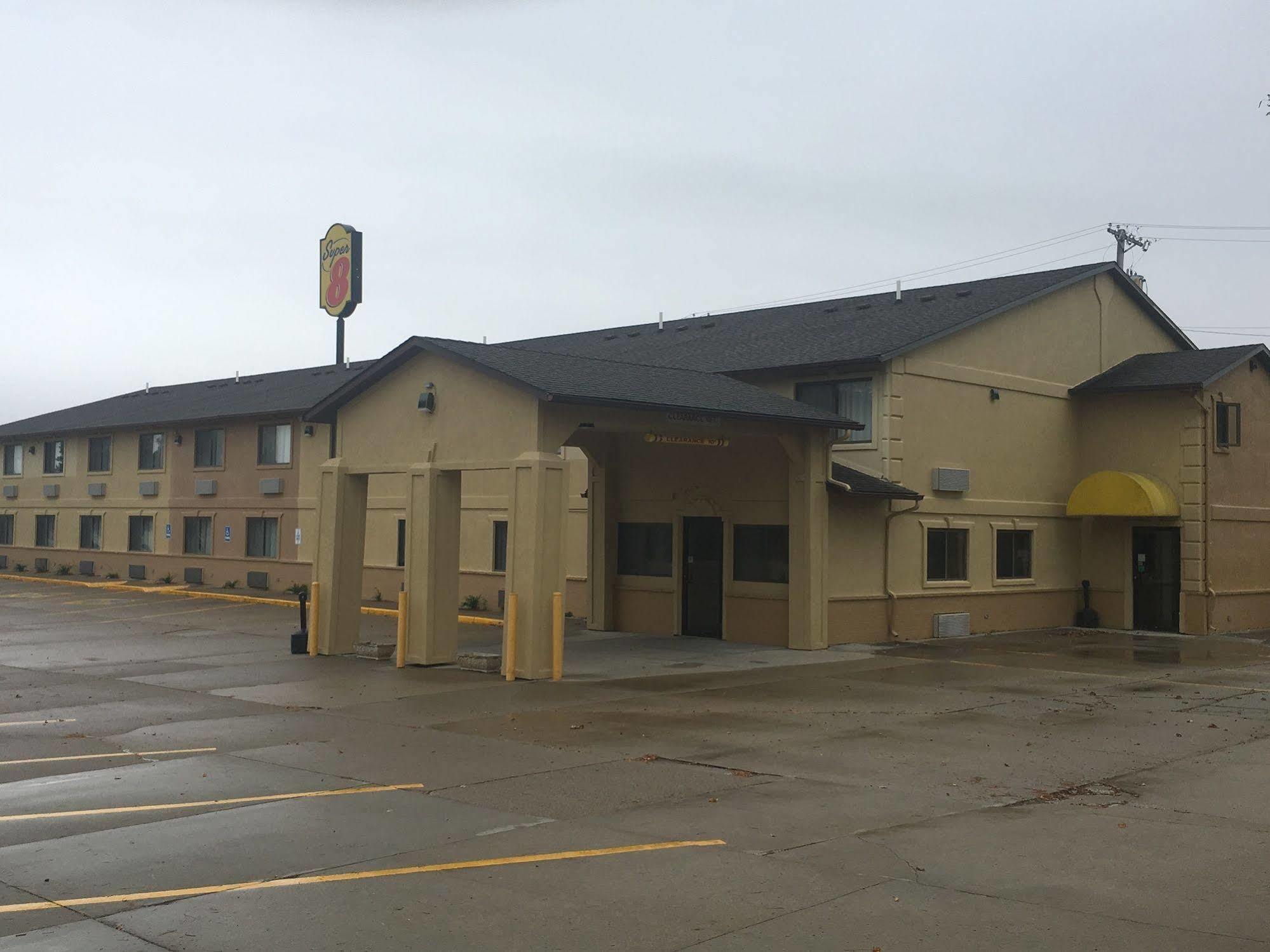 Hotel Super 8 By Wyndham Newton Extérieur photo